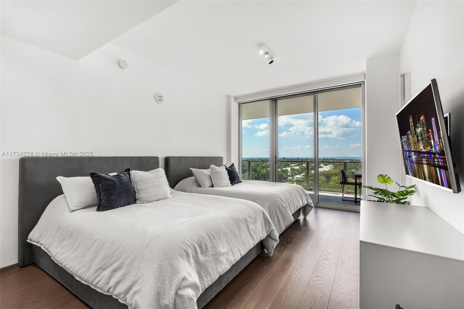 OCEANA KEY BISCAYNE CONDO - Residential