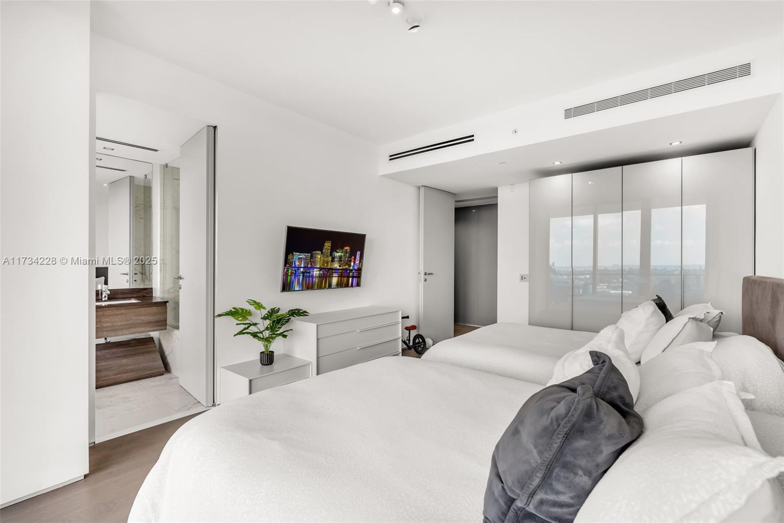 OCEANA KEY BISCAYNE CONDO - Residential