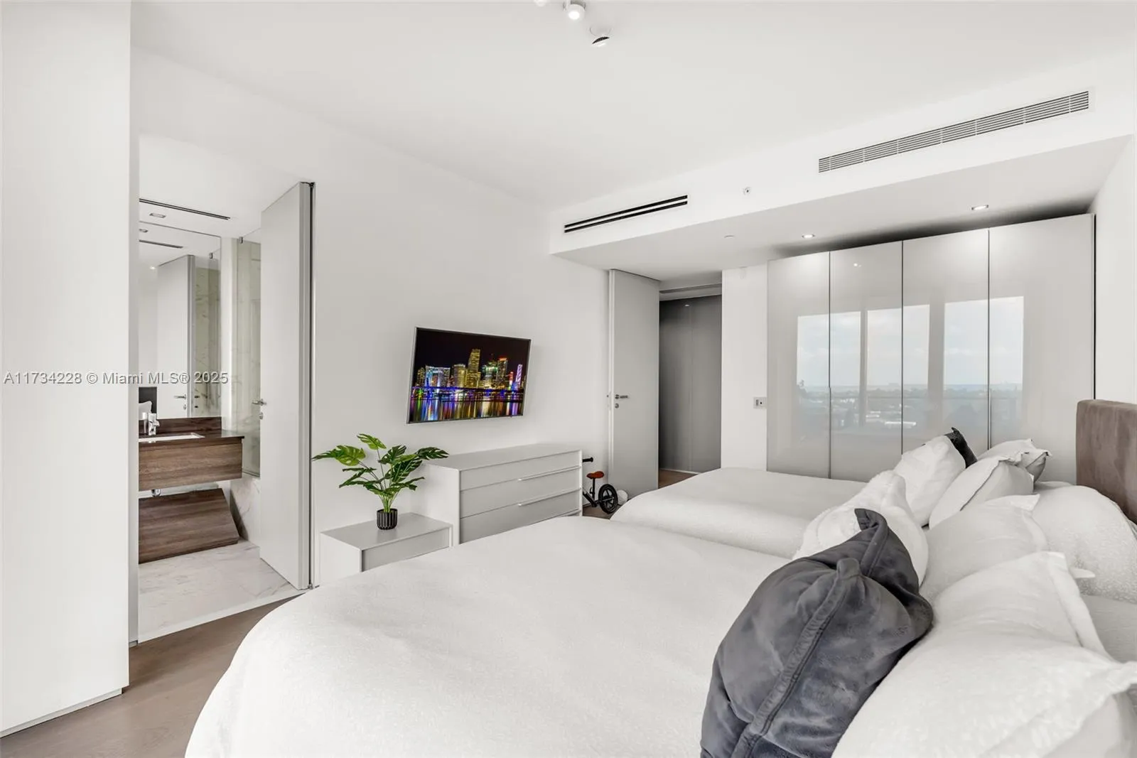 Key Biscayne, Florida 33149, United States, 4 Bedrooms Bedrooms, ,6 BathroomsBathrooms,Residential,Active,12826