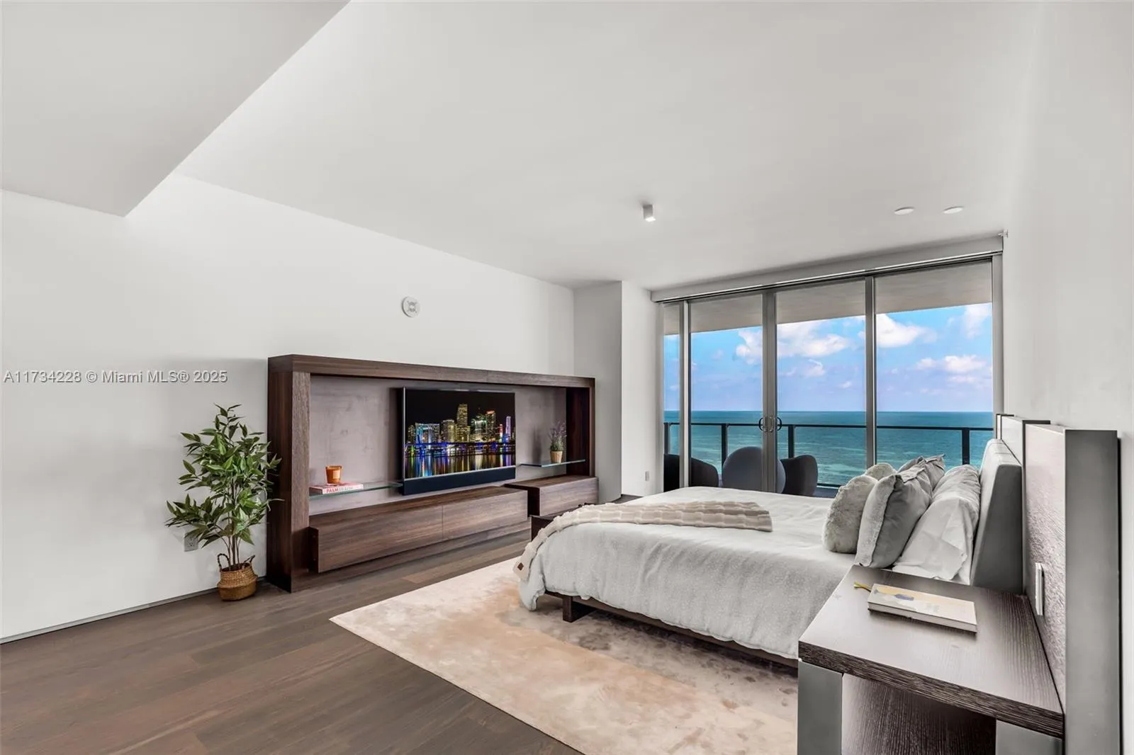 Key Biscayne, Florida 33149, United States, 4 Bedrooms Bedrooms, ,6 BathroomsBathrooms,Residential,Active,12826