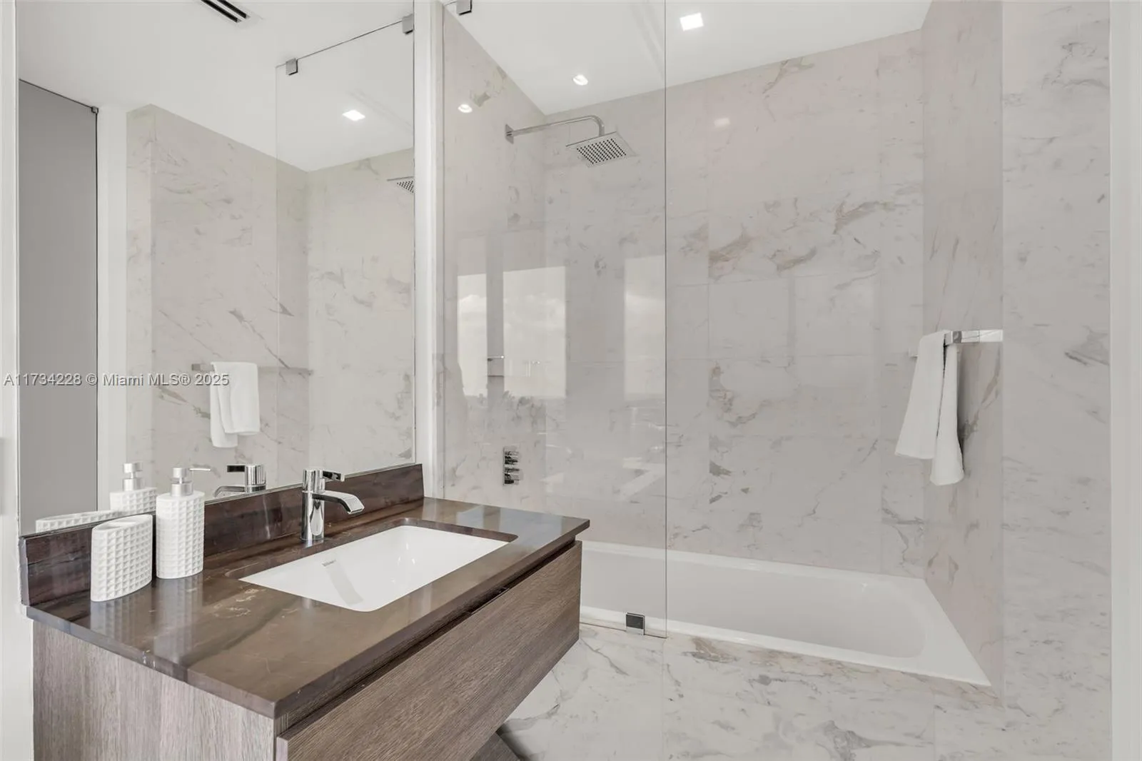 Key Biscayne, Florida 33149, United States, 4 Bedrooms Bedrooms, ,6 BathroomsBathrooms,Residential,Active,12826