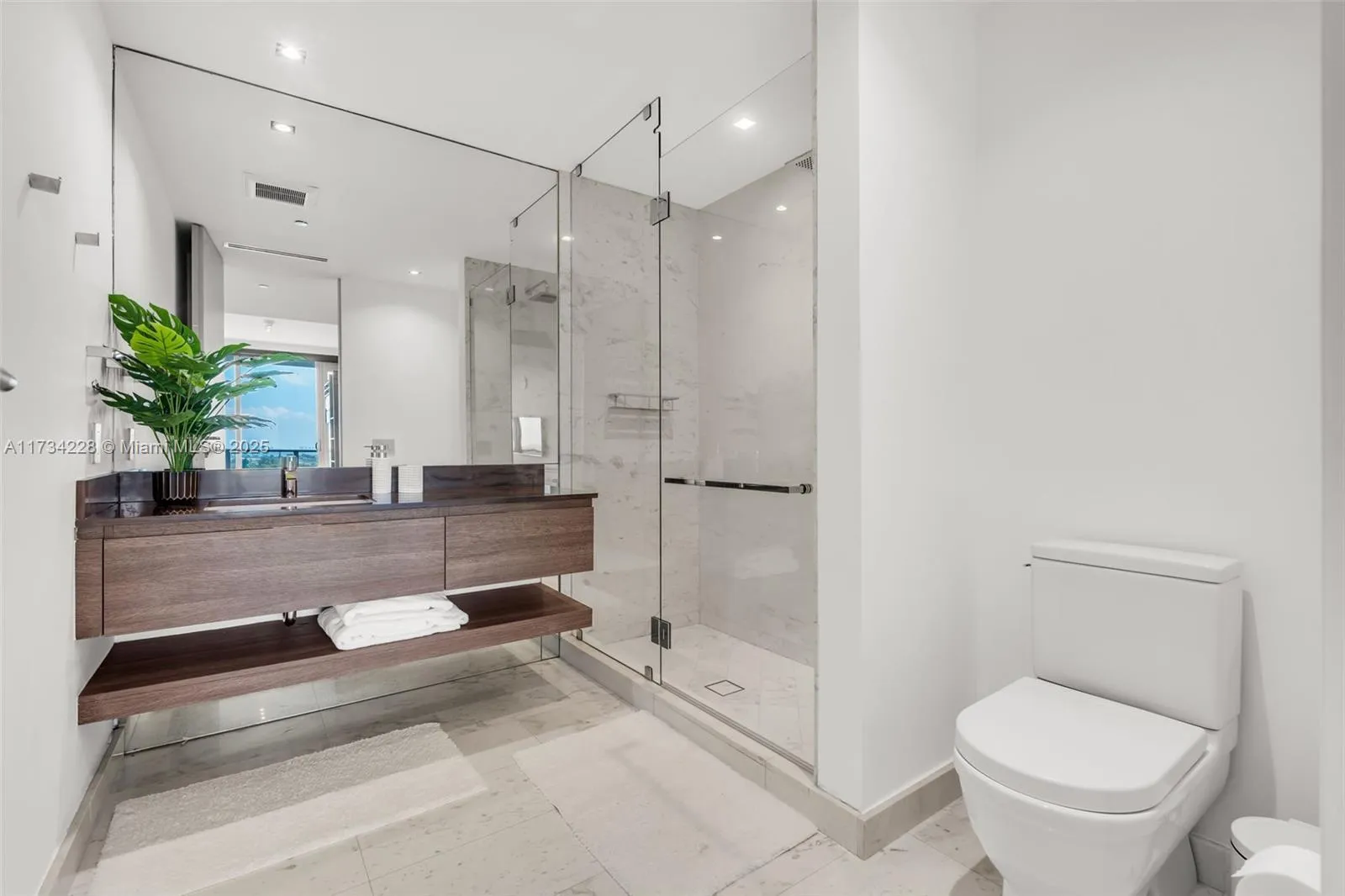 Key Biscayne, Florida 33149, United States, 4 Bedrooms Bedrooms, ,6 BathroomsBathrooms,Residential,Active,12826