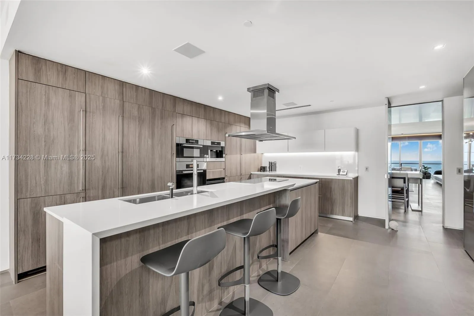 Key Biscayne, Florida 33149, United States, 4 Bedrooms Bedrooms, ,6 BathroomsBathrooms,Residential,Active,12826