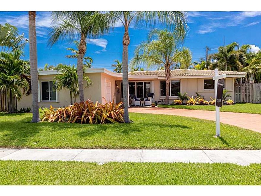 3 BEDROOM IMPERIAL POINT HOME, DESIGNED FOR COMFORT WHILST BOASTING A FINE COASTAL AESTHETIC. THE OPEN INTERIOR IS FLOODED WITH NATURAL LIGHT & FREE FLOWING SPACES. THE SPACIOUS KITCHEN INCLUDES GRANITE COUNTERS, STAINLESS STEEL APPLIANCES & AN EXCESS OF  CABINET SPACE. THE RENOVATED BATHROOMS PROVIDE WARMTH WITH CLASSIC VANITIES, ROMAN TUB & CUSTOM LIGHTING. THIS HOME AS A NEWER ROOF, NEWER A/C, CUSTOM MOLDINGS & BACK YARD WITH ROOM FOR A POOL. THE BONUS ROOM IS PERFECT FOR A 4TH BEDROOM OR HOME OFFICE.