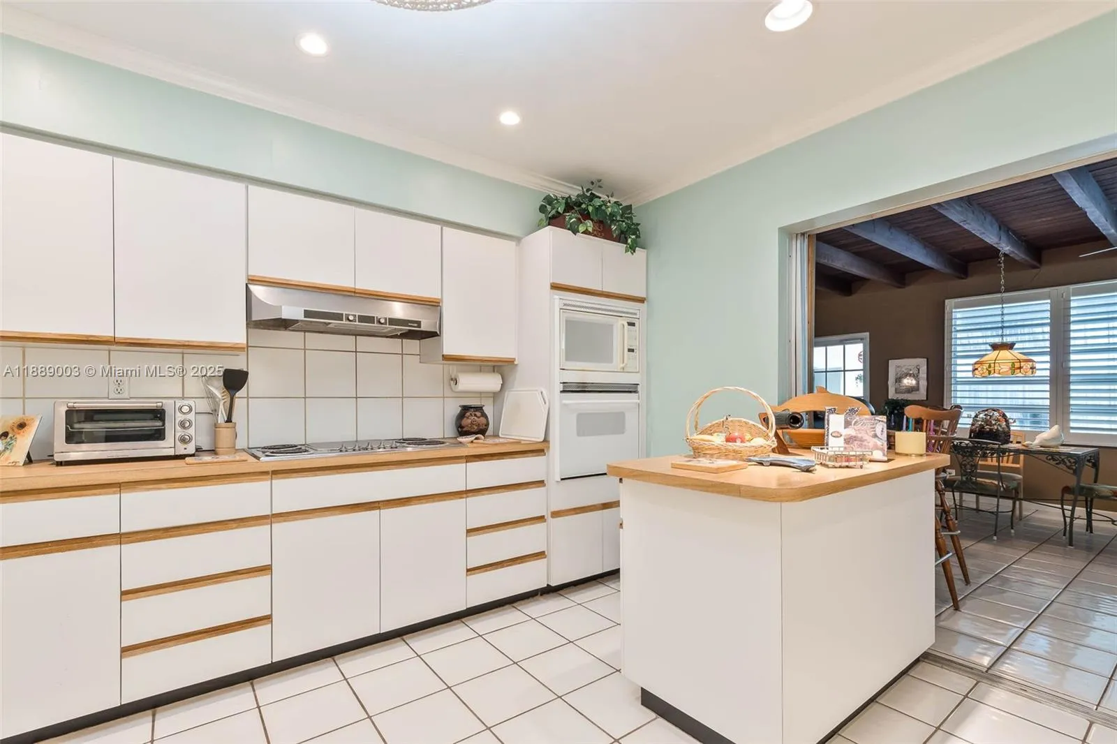 Palmetto Bay, Florida 33158, United States, 4 Bedrooms Bedrooms, ,2 BathroomsBathrooms,Residential,Active,220690