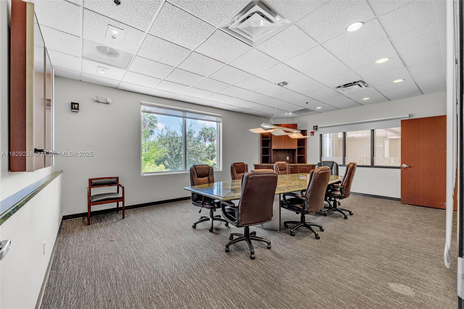 6850 Lyons Technology Cir