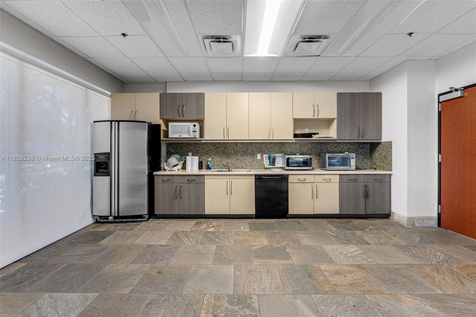 6850 Lyons Technology Cir
