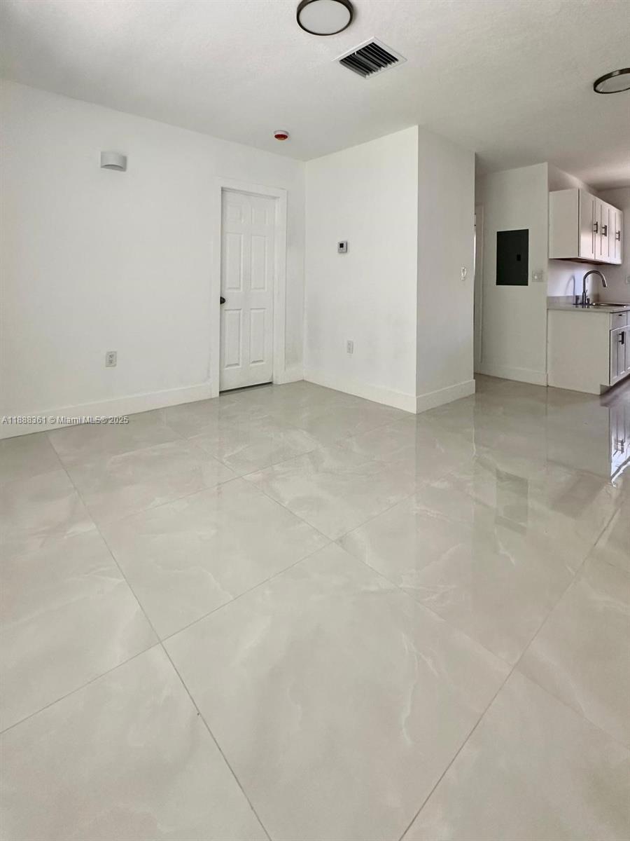 COVINGTON MANOR - Residential Lease