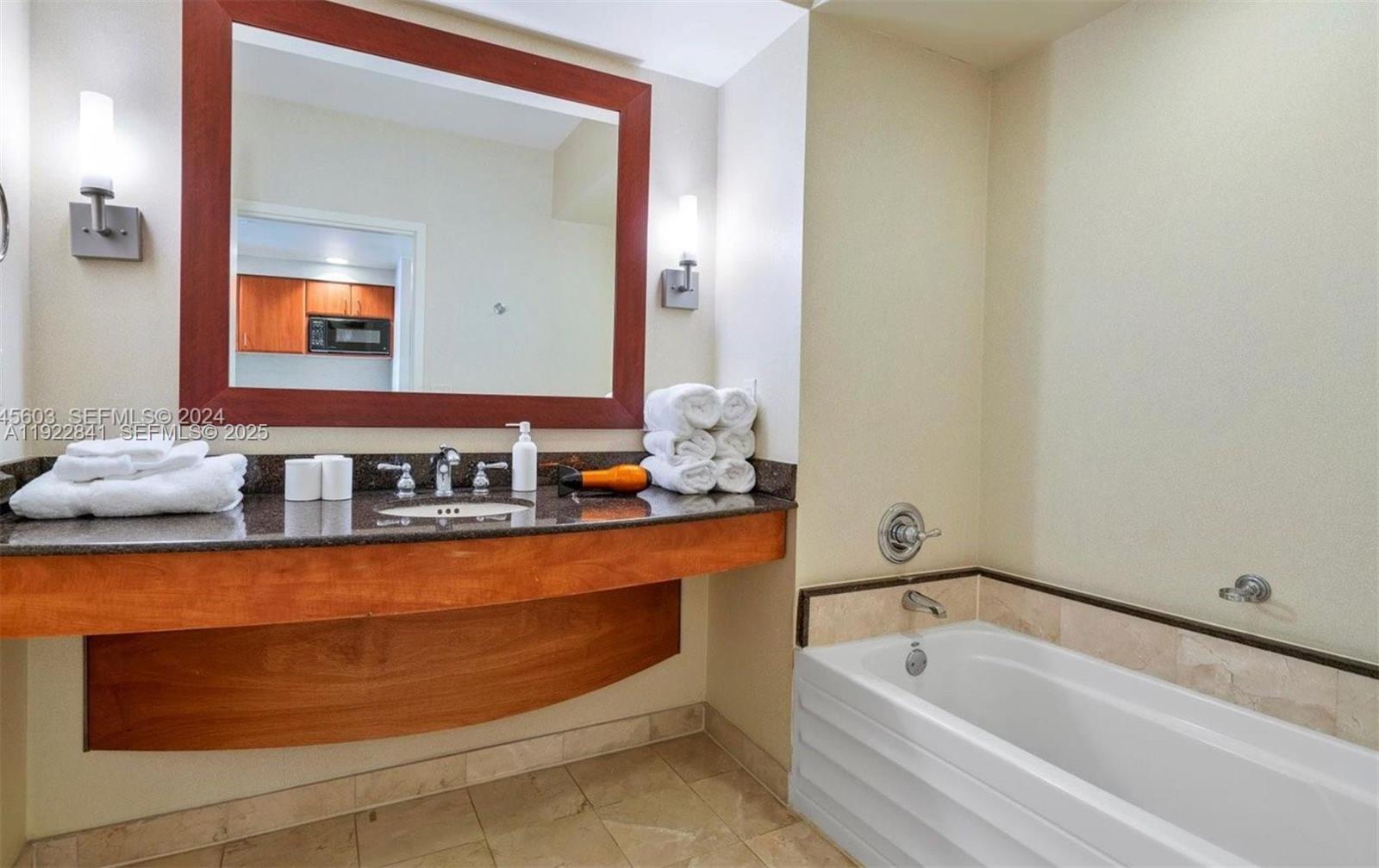 TRUMP INTERNATIONAL SONES - Residential