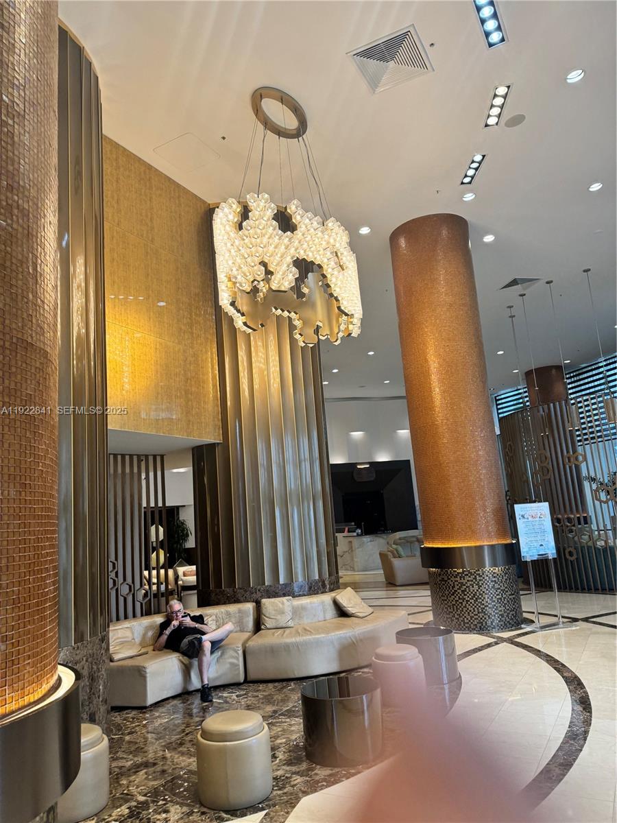 TRUMP INTERNATIONAL SONES - Residential