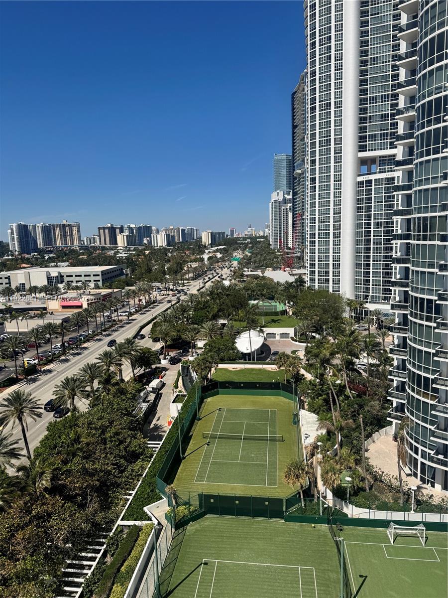 TRUMP INTERNATIONAL SONES - Residential