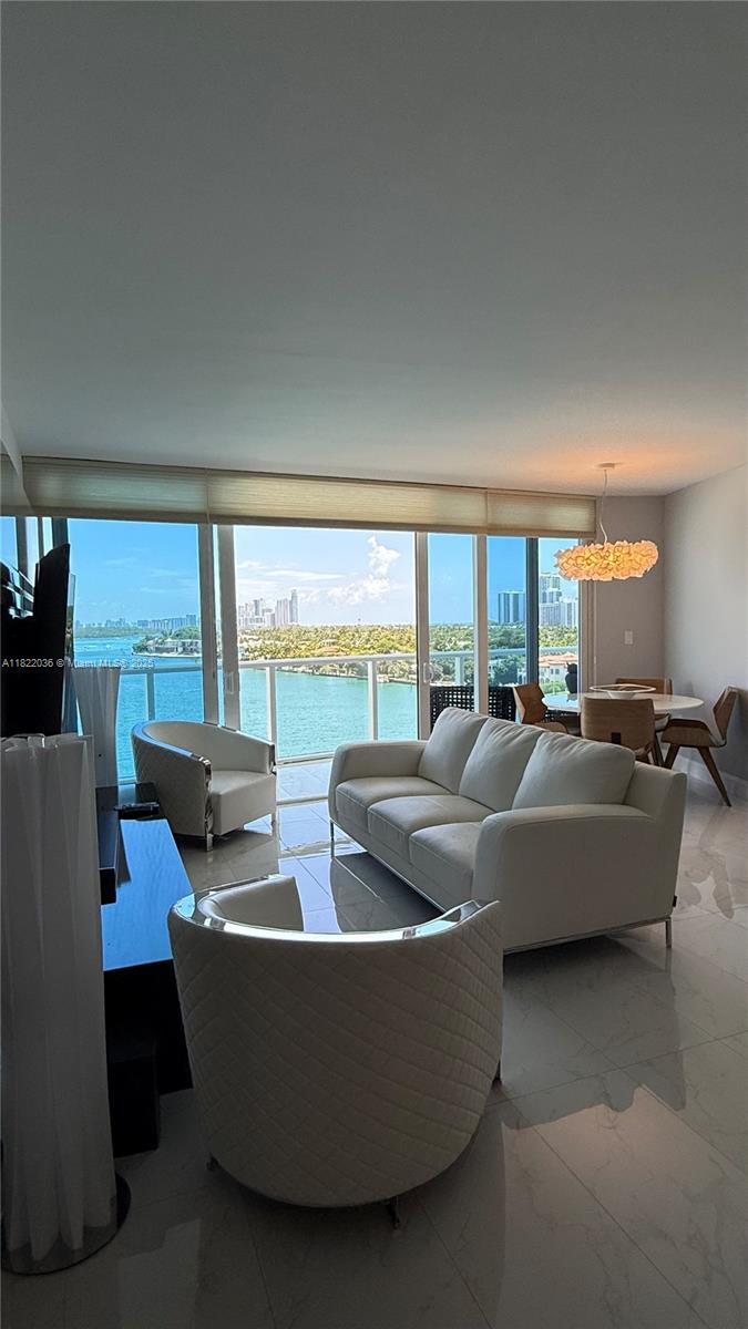 BAY HARBOUR ISLAND - Residential