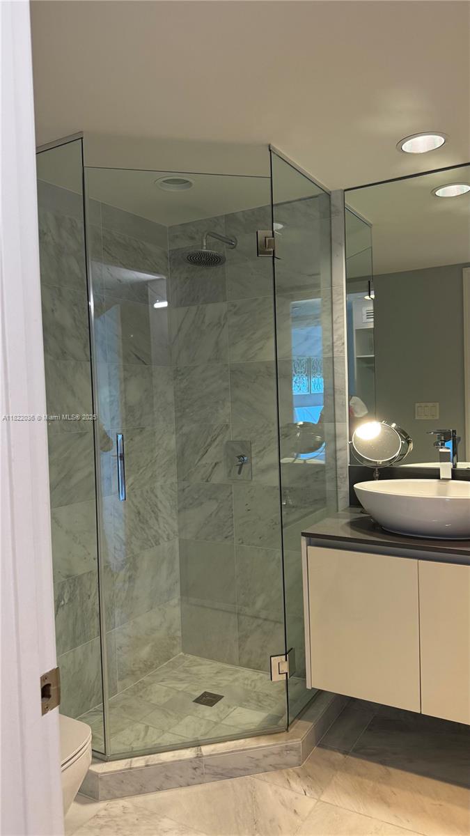 BAY HARBOUR ISLAND - Residential