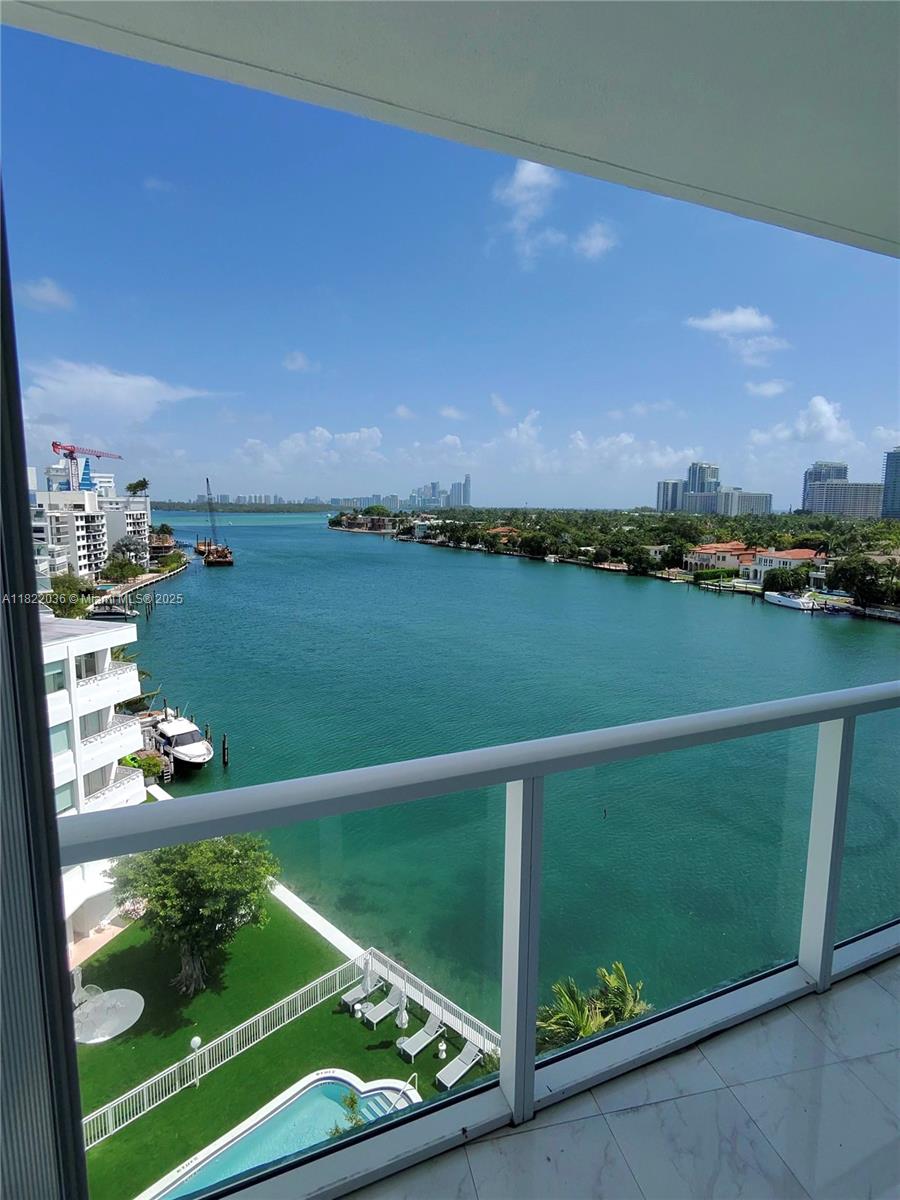 BAY HARBOUR ISLAND - Residential