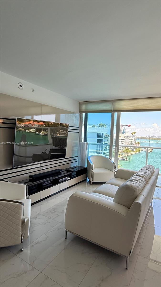 BAY HARBOUR ISLAND - Residential