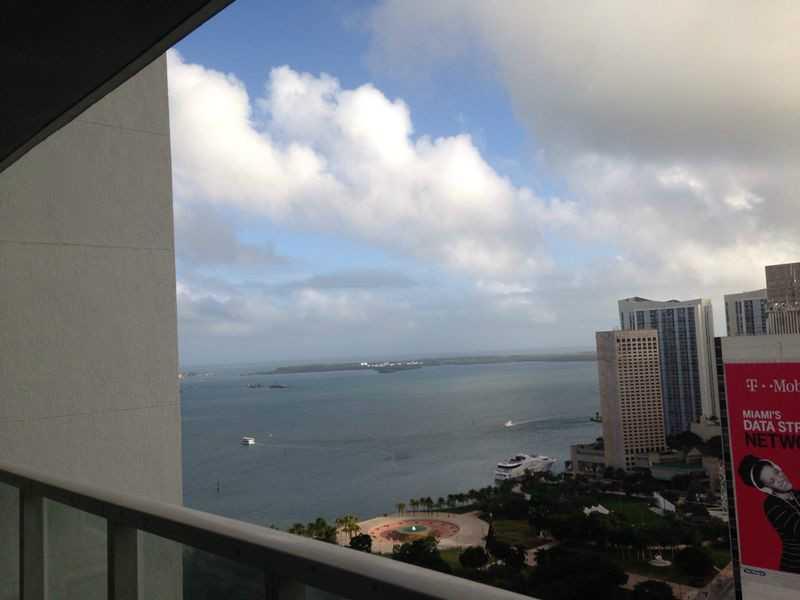 Viscayne Tower North, Great Views. Granite counter top with stainless steel appliances. Building features, great amenities, large pools, gym, business center, valet, parking and full security.