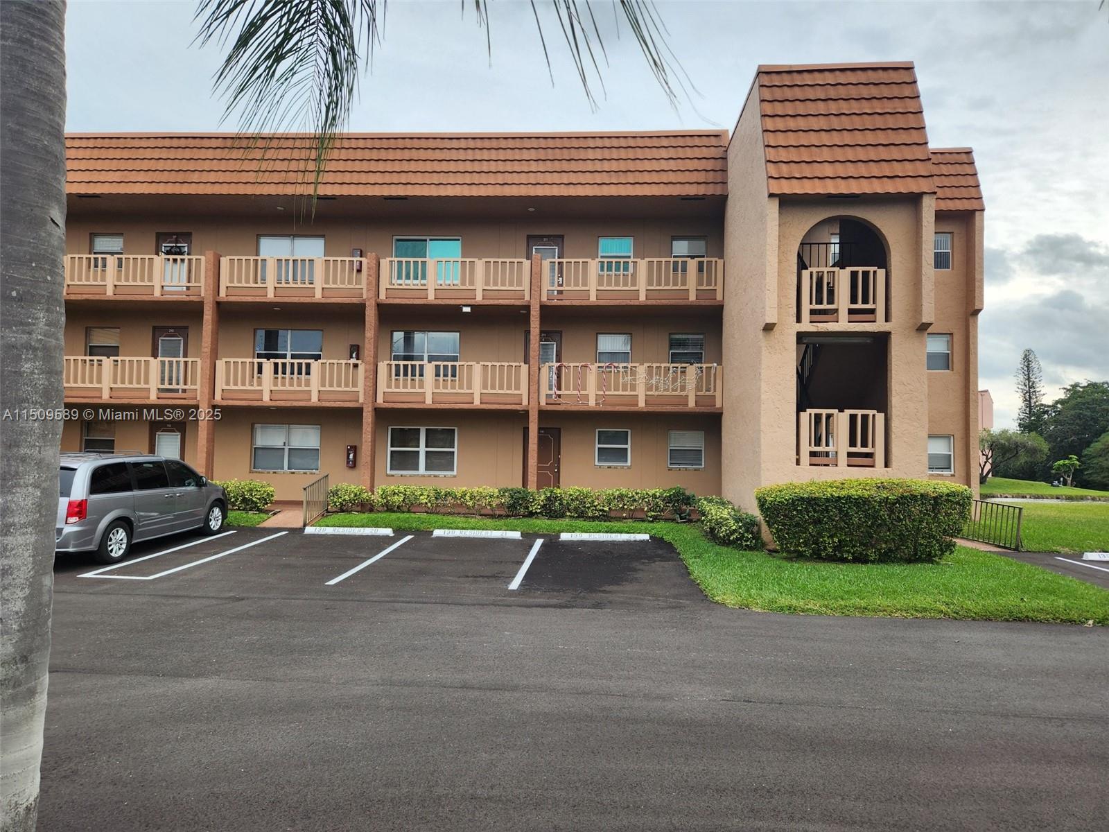 9620 Sunrise Lakes Blvd 211, Sunrise, Miami-Dade County, Florida - 2 Bedrooms  
2 Bathrooms - 