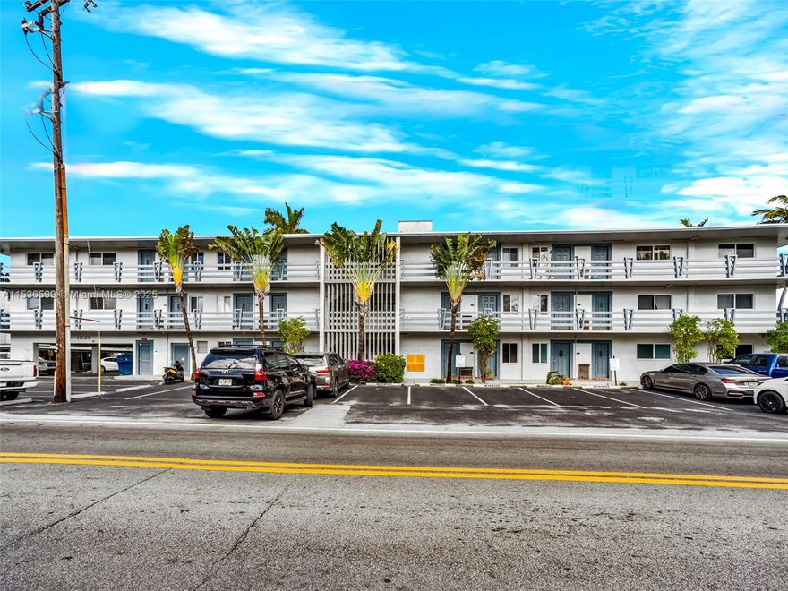 WATERFRONT COMPLEX. 1 BEDROON AND 1 BATH WITH POOL VIEW. GREAT CENTRAL LOCATION, CLOSE TO EVERYTHING INCLUDING SHOPPING, RESTAURANTS, THE BEACH, DOWNTOWN AND THE AIRPORT. NEW AC AND NEW APPLIANCES. IT IS A GREAT PLACE TO LIVE AND PERFECT FOR INVESTORS TOO. CURRENTLY RENTED WITH A GREAT TENANT.  ONE ASSIGNED PARKING . PET FRIENDLY BUILDING. This condo has boat slips available for rent. Perfect for accommodating a boat up to 11’ beam X 40’ length. Unit offers view of canal and pool with the screened balcony.