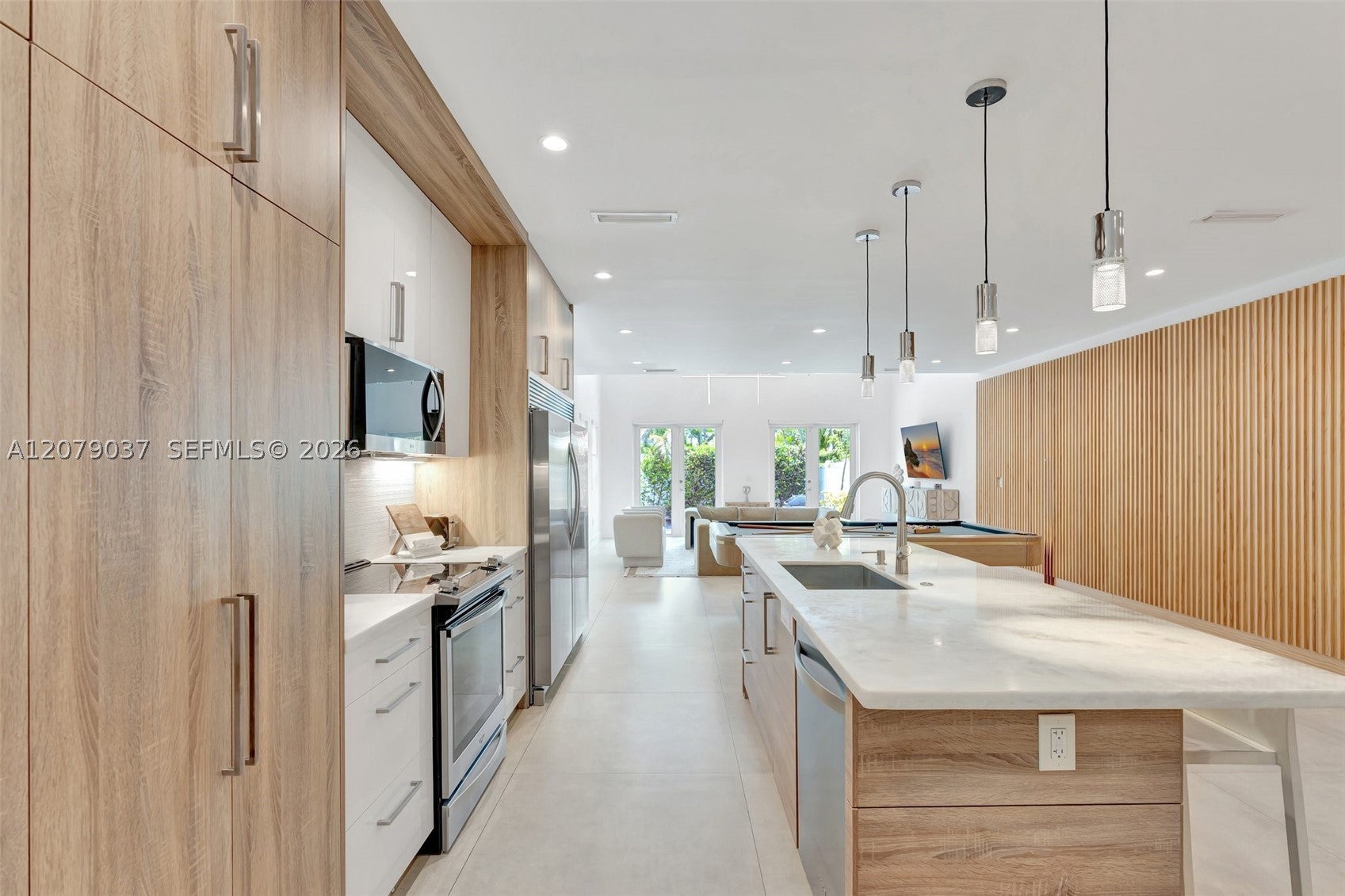 617 NE 14th Ave