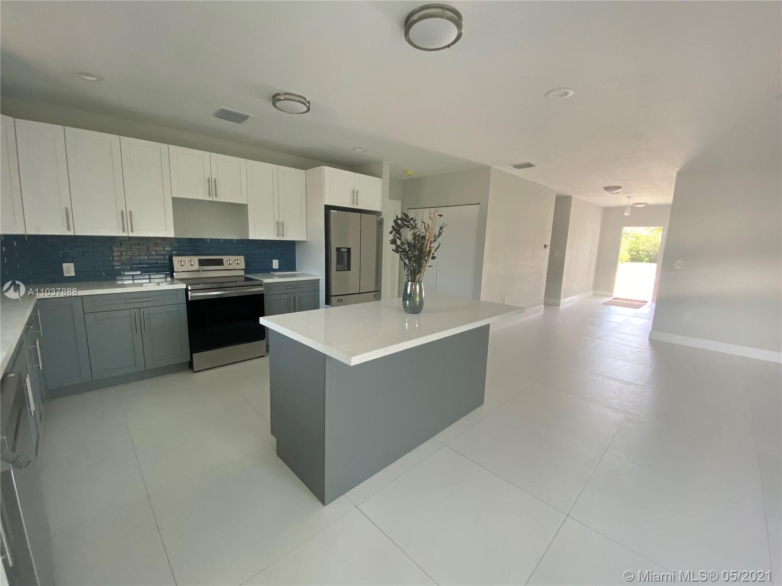 PLUMOSA PARK RIV BCH - Residential