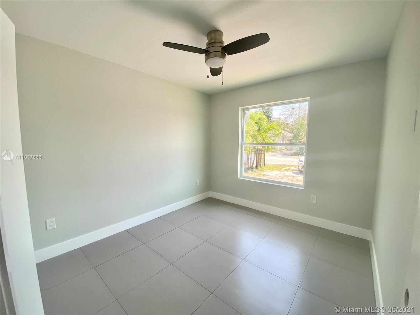 PLUMOSA PARK RIV BCH - Residential