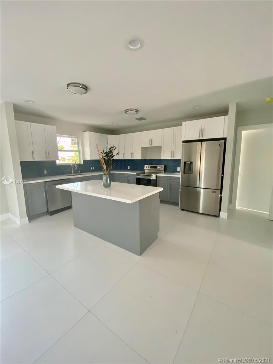 PLUMOSA PARK RIV BCH - Residential