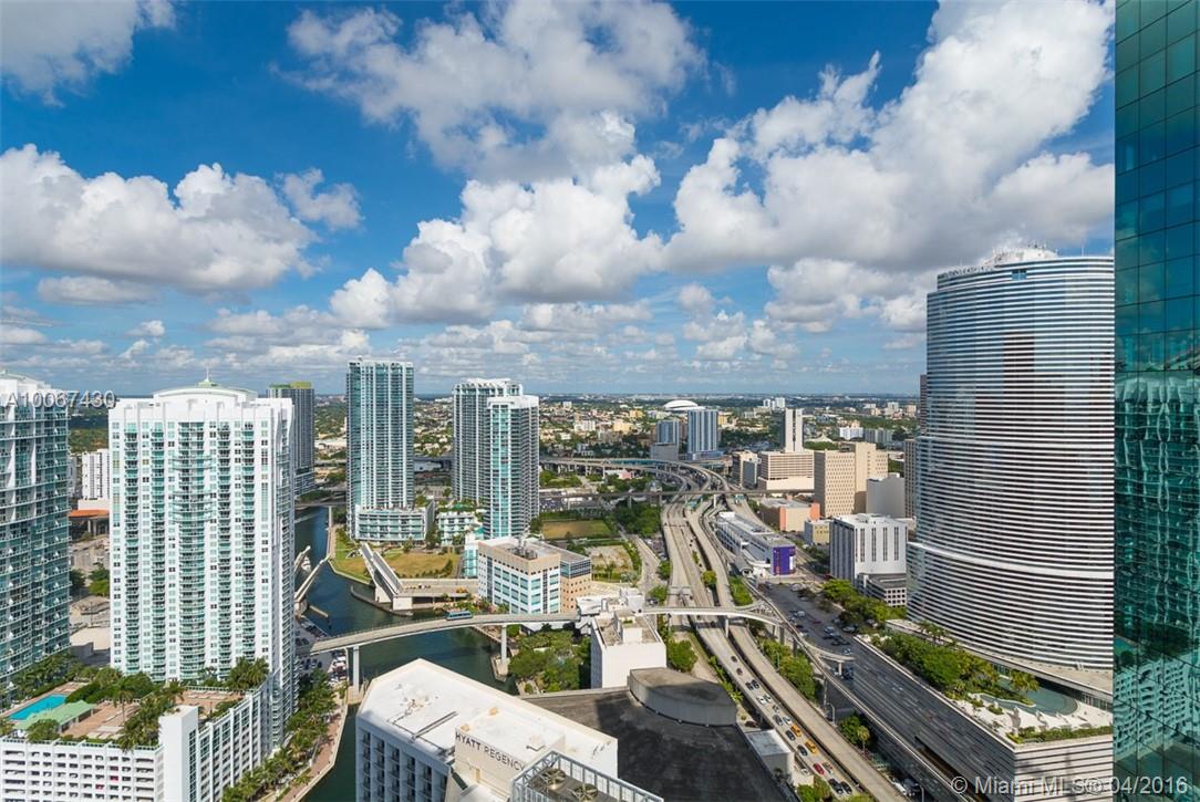 Beautiful Penthouse unit with great ceiling high at the heart of the business and financial district. 24 hour concierge, valet parking, security, access to all the five star amenities including pools, spa, gym.