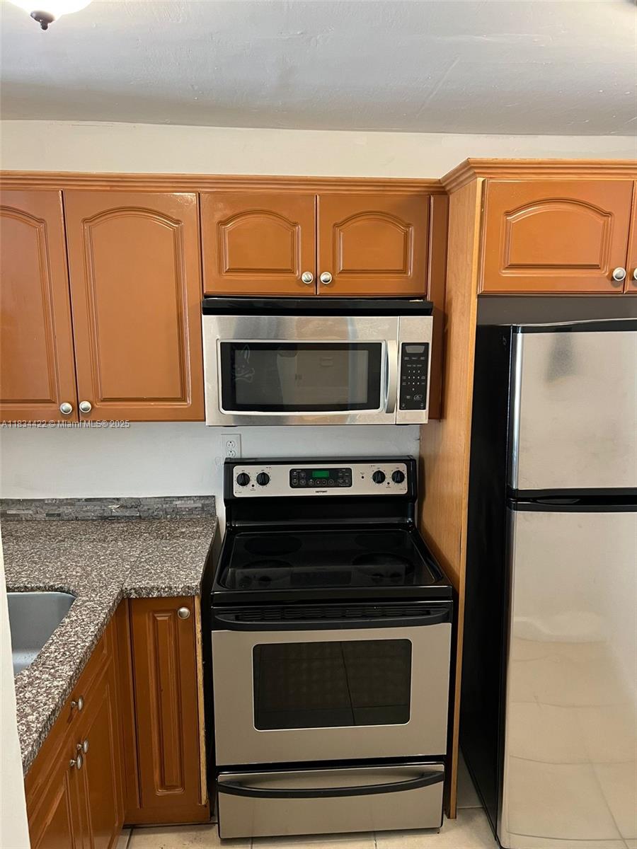 484 NW 165th St Rd A-110