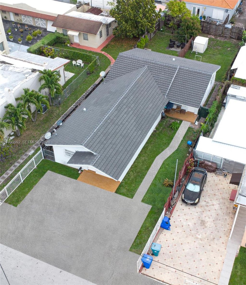 Photo of 119/121 NW 17th Pl, Miami, FL 33125 (MLS # A11990592)