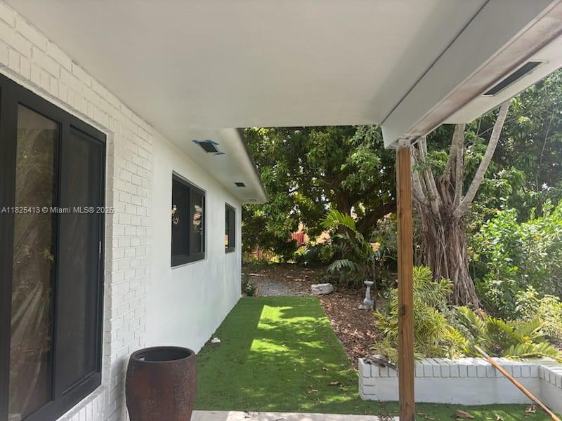 7211 NW 7th St 0