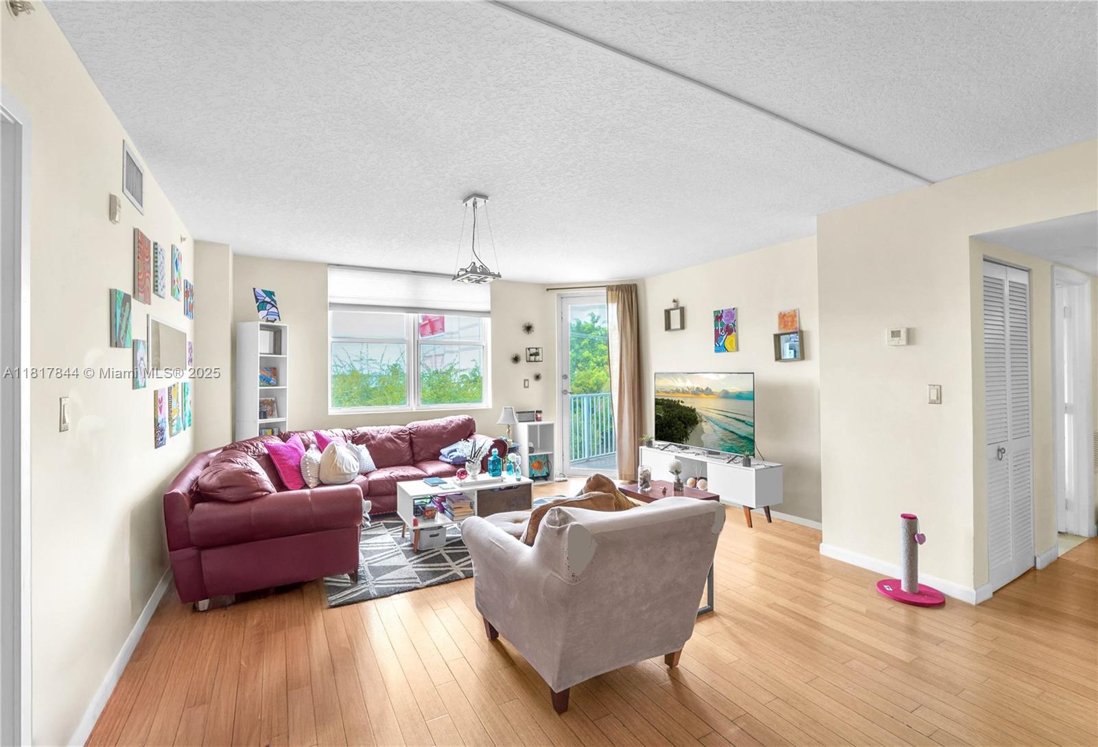 BREEZE CONDO - Residential