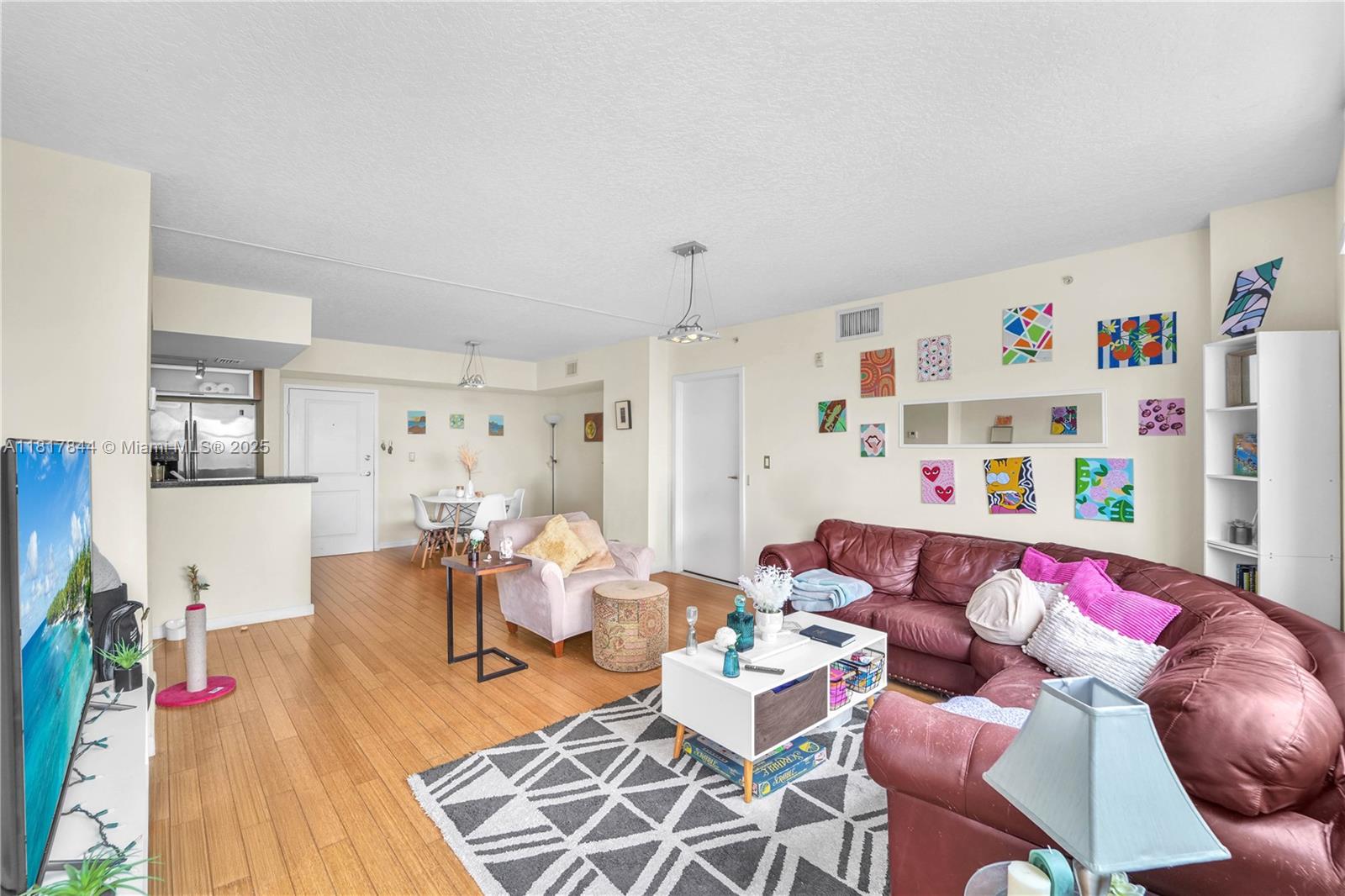 BREEZE CONDO - Residential