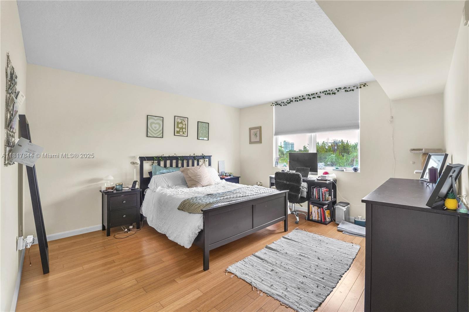 BREEZE CONDO - Residential