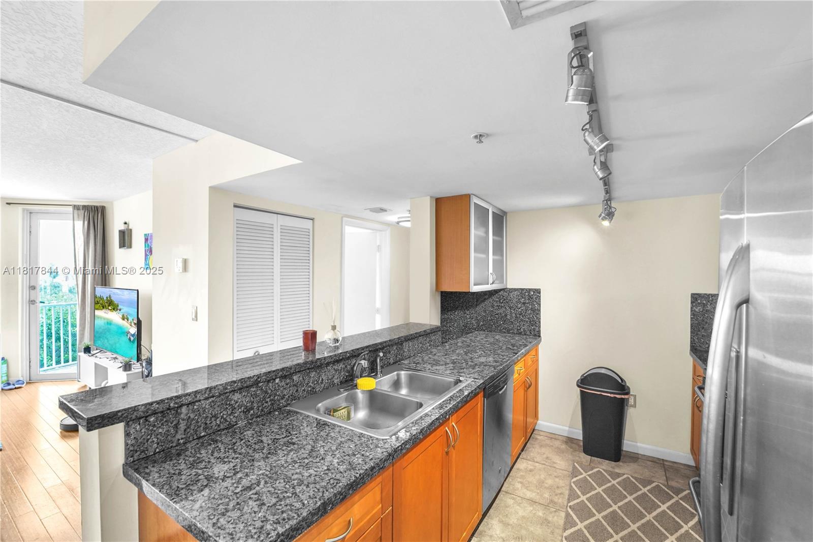 BREEZE CONDO - Residential