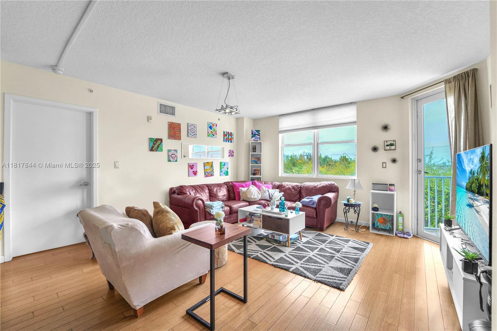 BREEZE CONDO - Residential