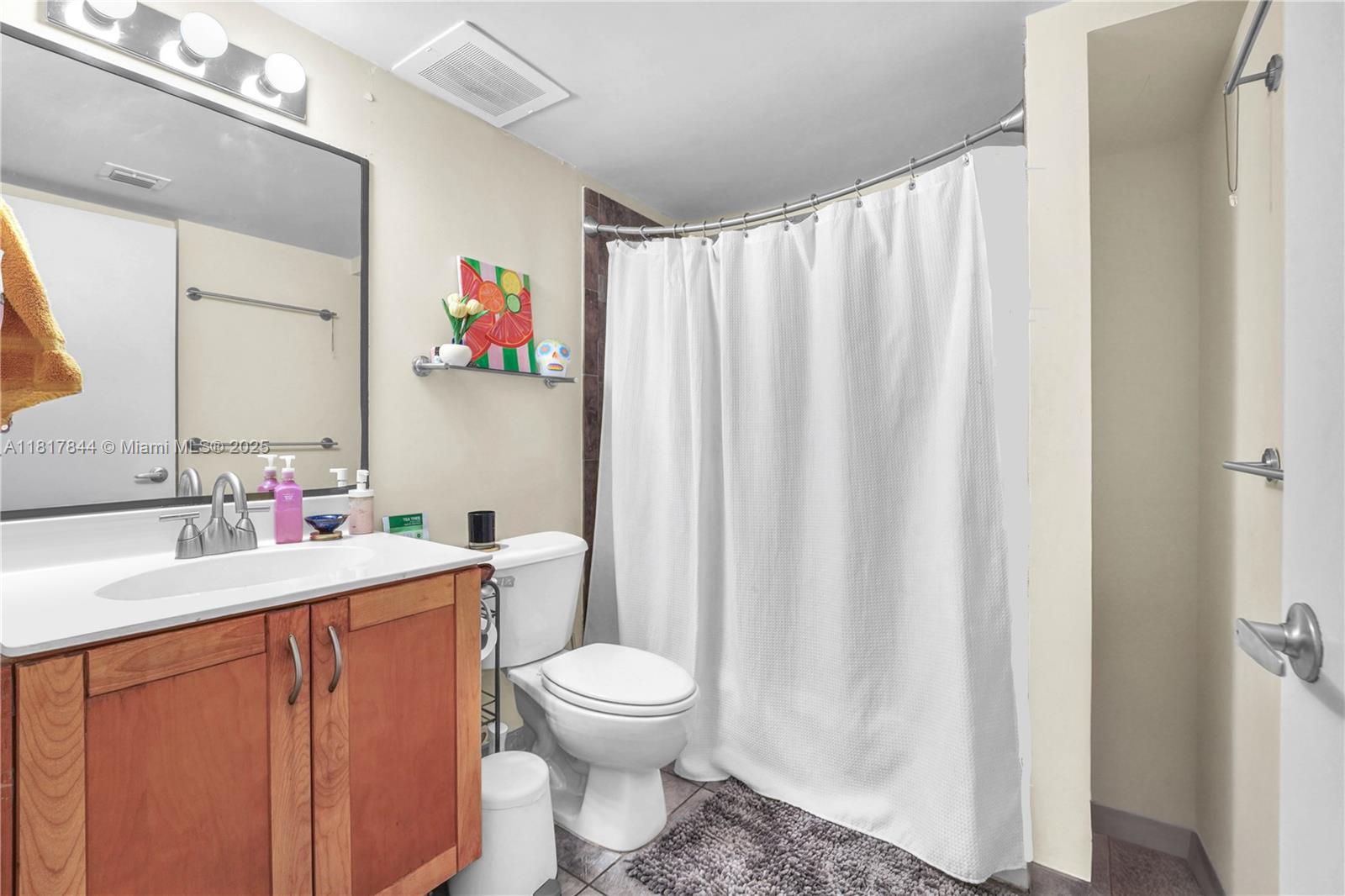 BREEZE CONDO - Residential