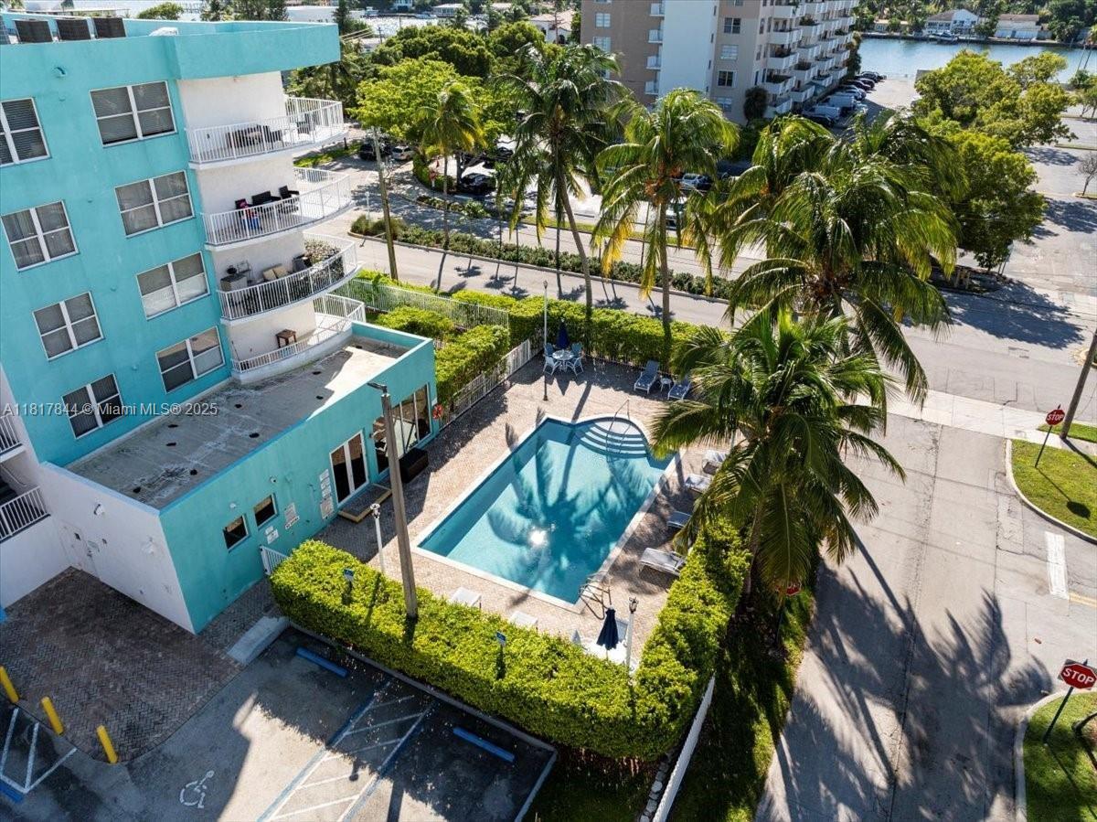 BREEZE CONDO - Residential