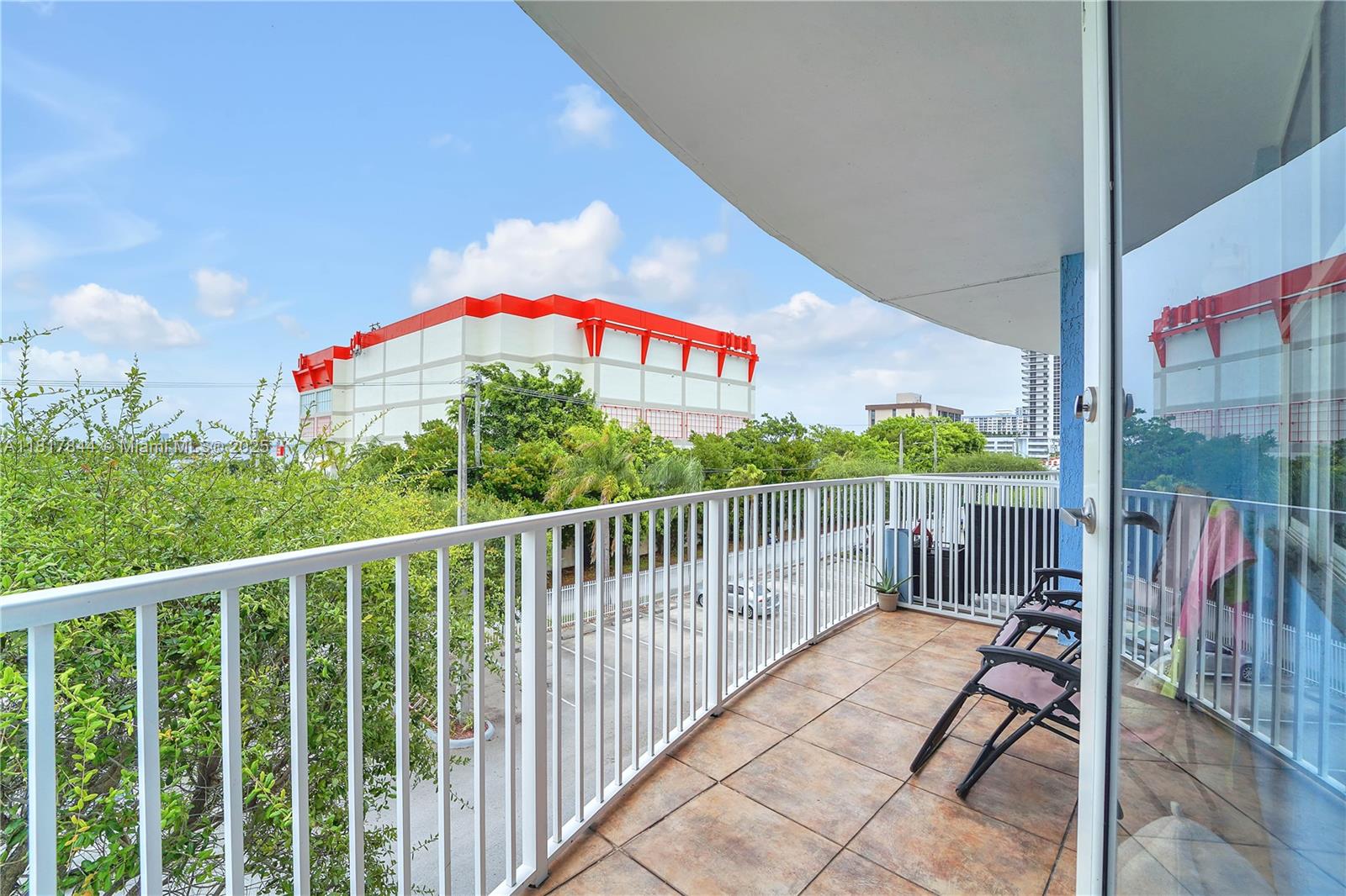 BREEZE CONDO - Residential