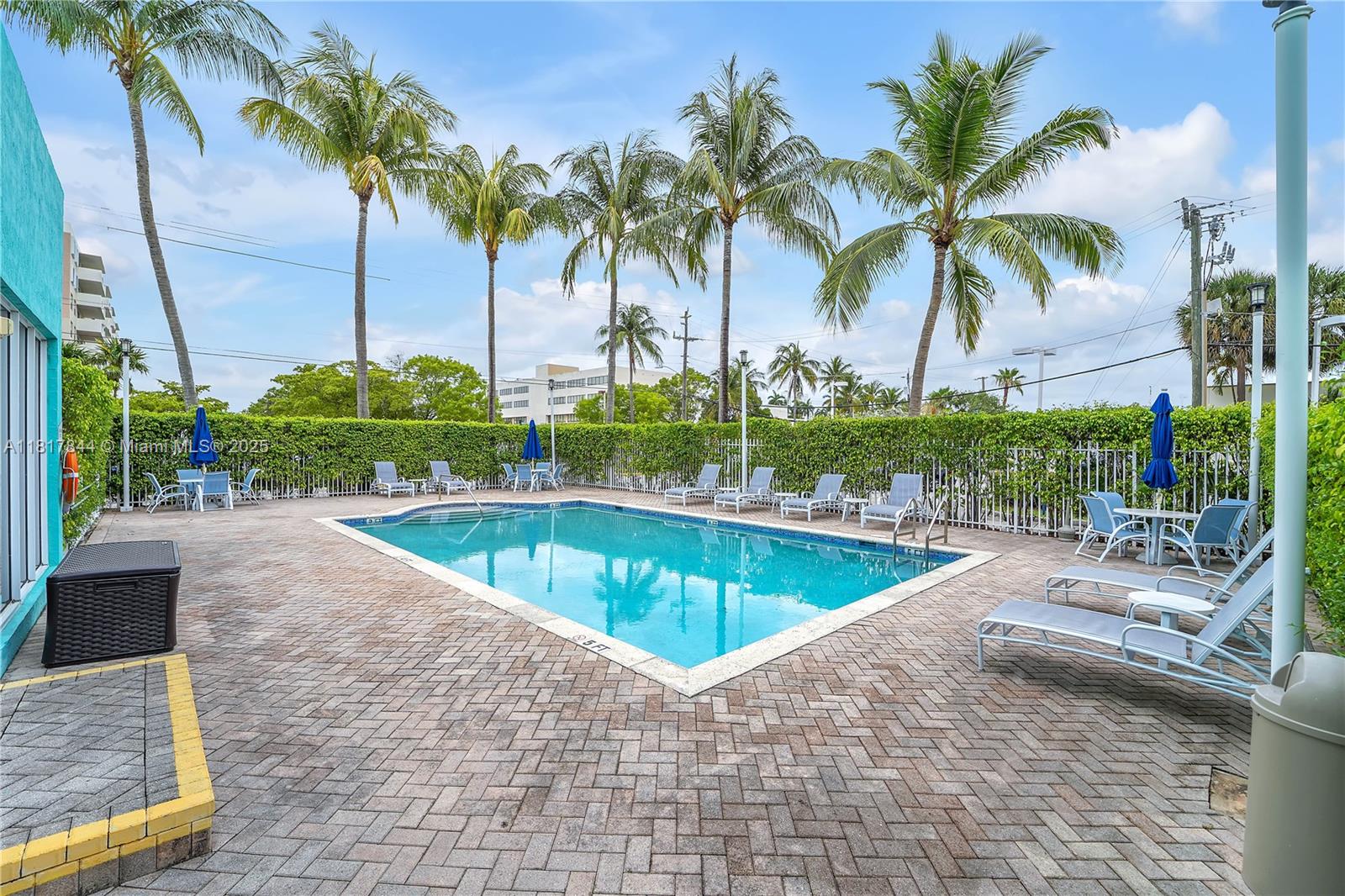 BREEZE CONDO - Residential