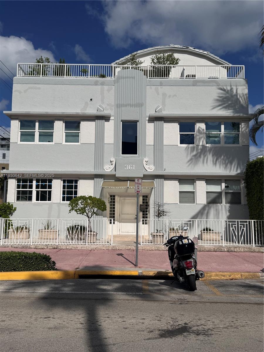 THE PRESIDENT CONDO - Residential Lease