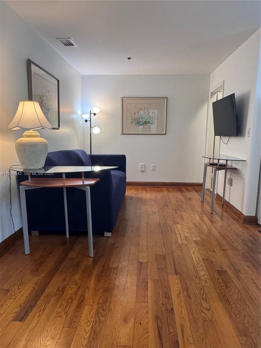 THE PRESIDENT CONDO - Residential Lease