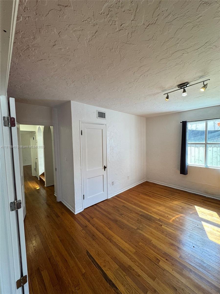 OCEAN BEACH ADDN NO 3 - Residential Lease