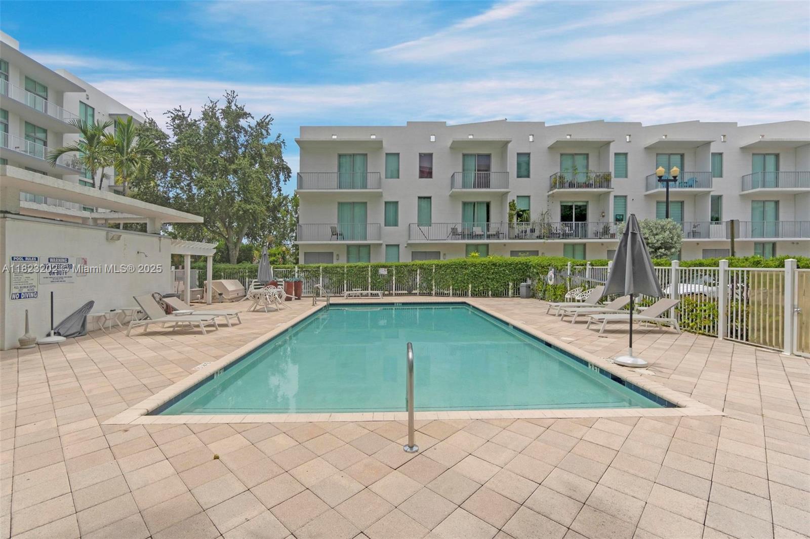 2138 Van Buren St 605