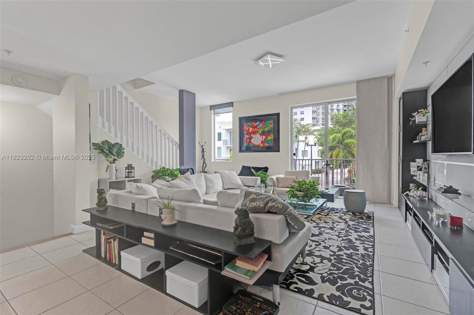 2138 Van Buren St 605