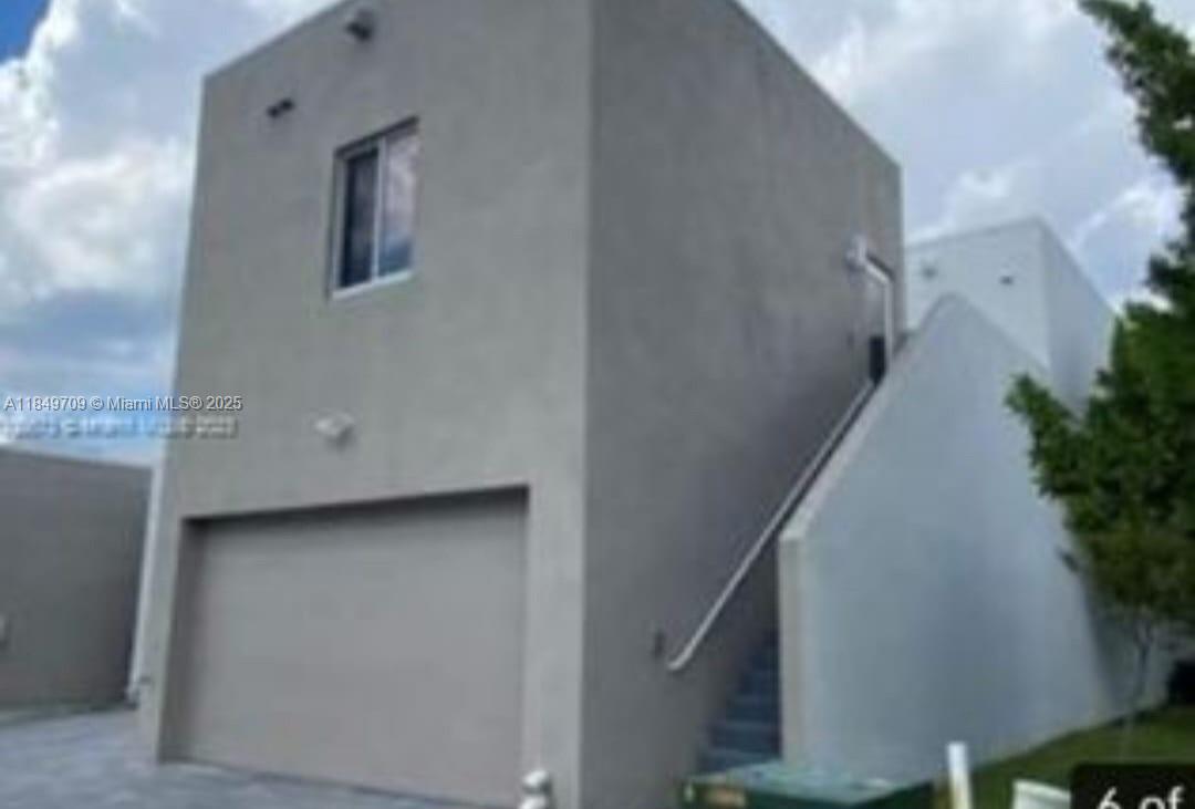 NEXT GEN!! GREAT AMENITIES. CLOSE TO DORAL PARK, DOLPHIN MALL, DORAL LEGACY PARK, WALKING DISTANCE TO CHARTER SCHOOL AND A+ SCHOOLS. STAINLESS STEEL APPLIANCES, MUST SE!!!