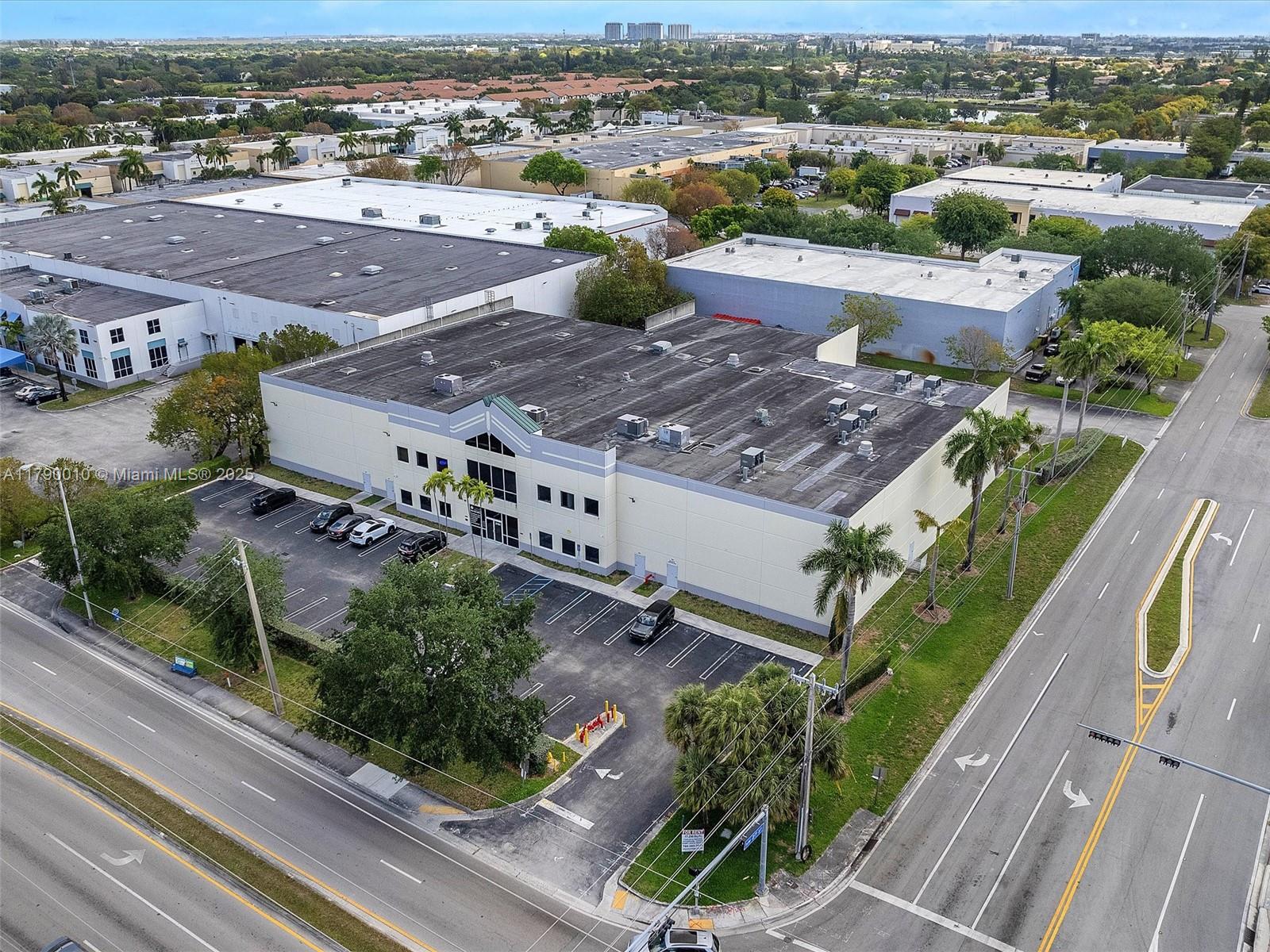 ~17,588 SF TOTAL AREA
~5,000 SF DRY WAREHOUSE
~2,500 SF OFFICE SPACE
~3,500 SF FREEZER / ~3,580 SF COOLER
SHOWROOM
4 DOCK DOORS/ 1 RAMP
25' CEILING HEIGHT
32 PARKING SPACES
CLOSE PROXIMITY TO FL TURNPIKE & DOLPHIN EXPY