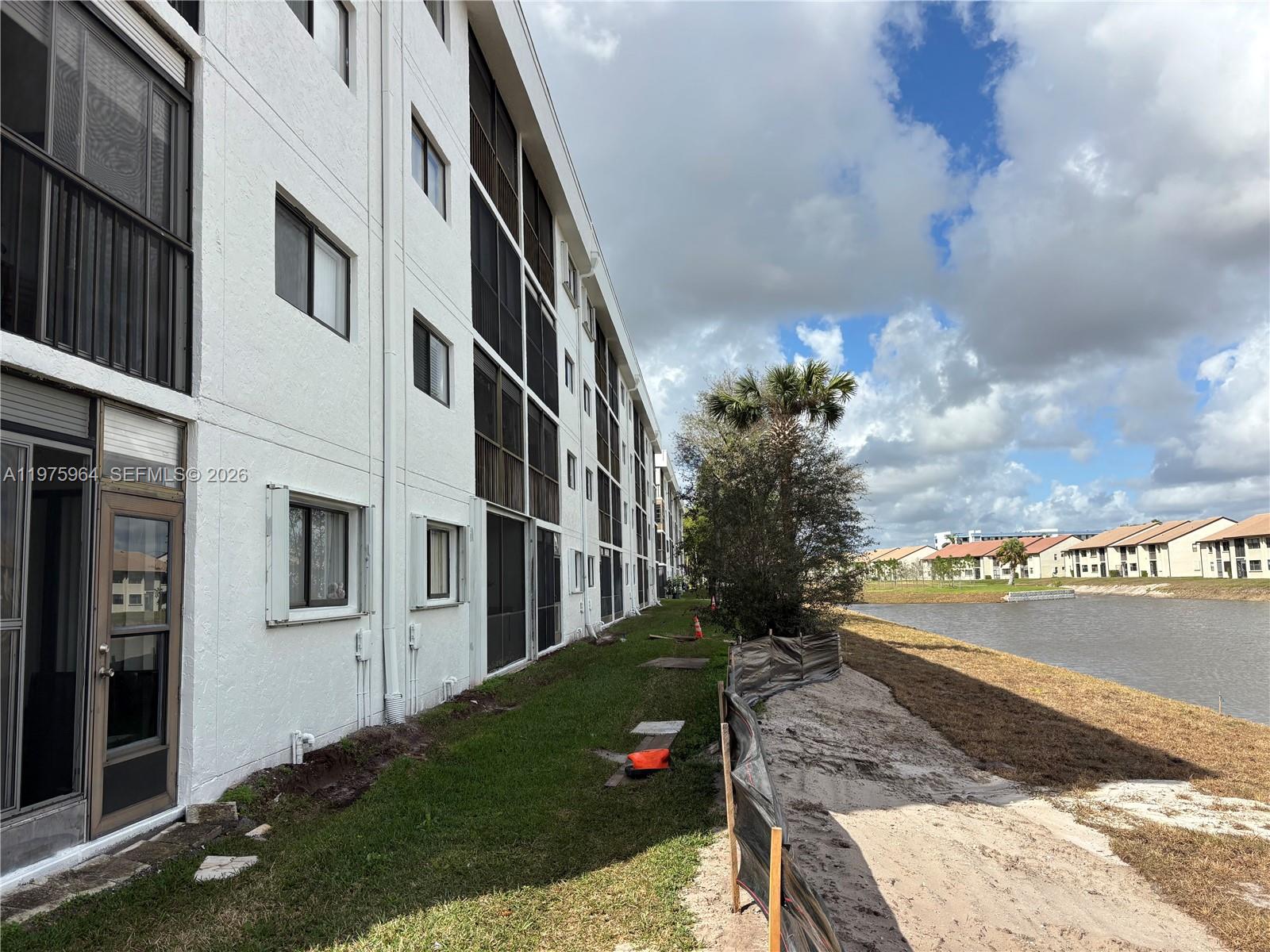 4725 E Lucerne Lakes Blvd E 315