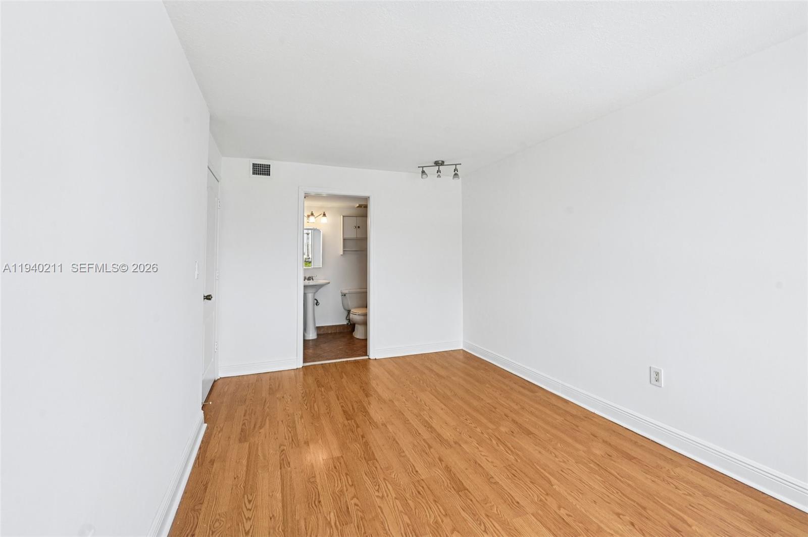 SERENITY ON THE RIVER CON - Residential