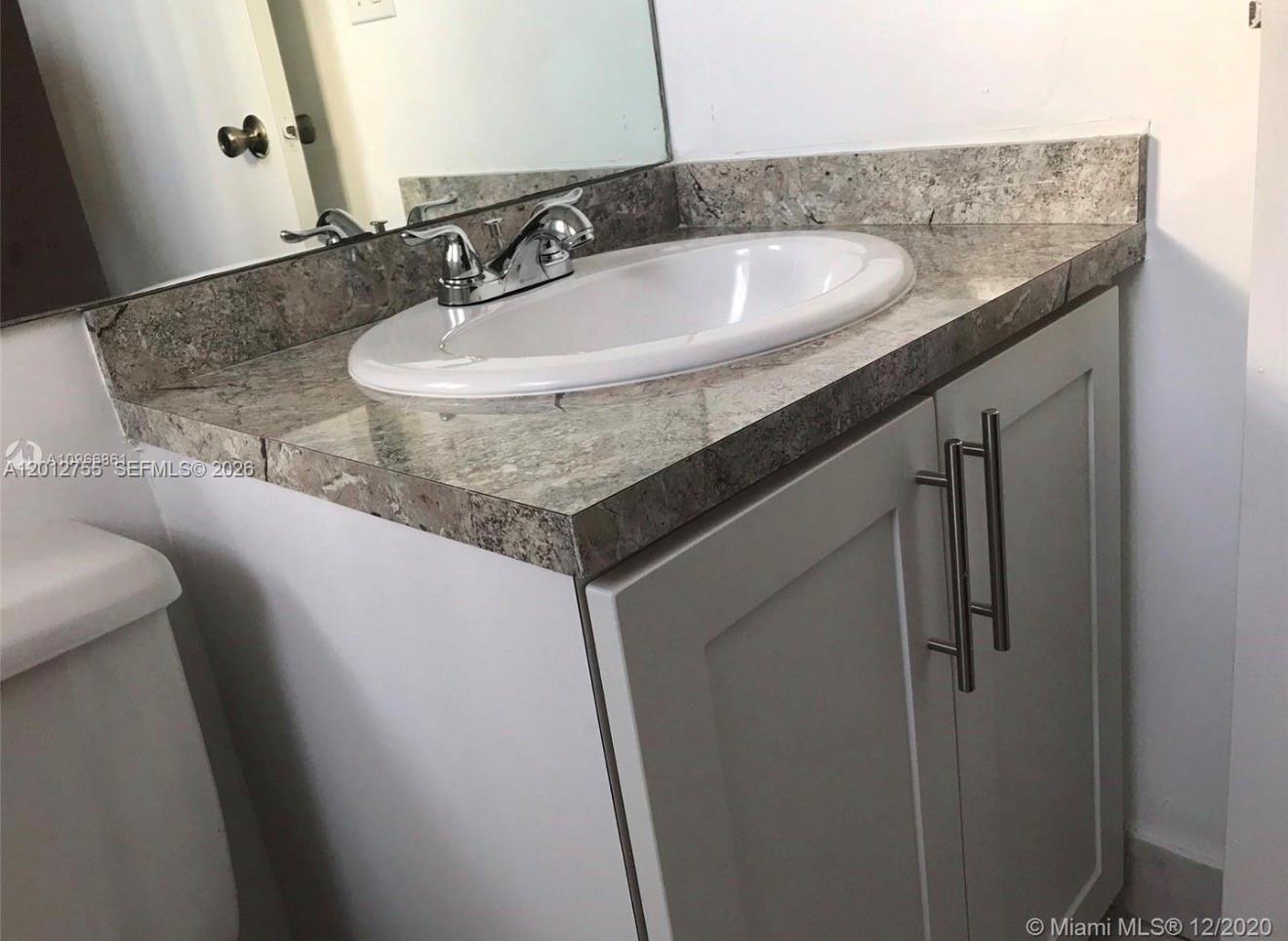 VILLAS OF WEST MIAMI COND - Residential Lease