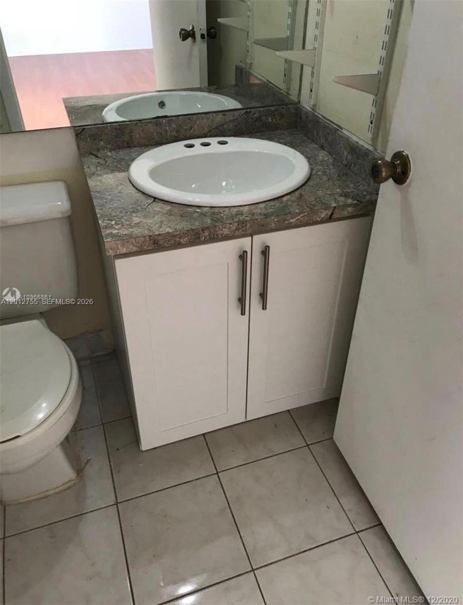 VILLAS OF WEST MIAMI COND - Residential Lease